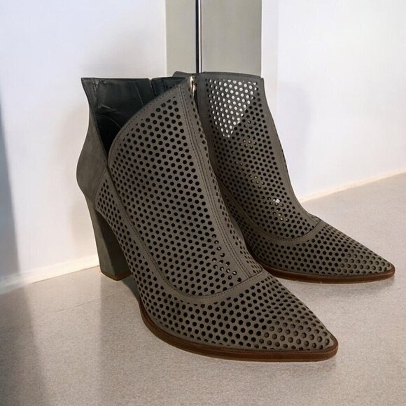 VINCE CAMUTO Levesna Ankle Bootie In Perforated Grey Gravel Nubuck Leather Sz 9 - Picture 13 of 13
